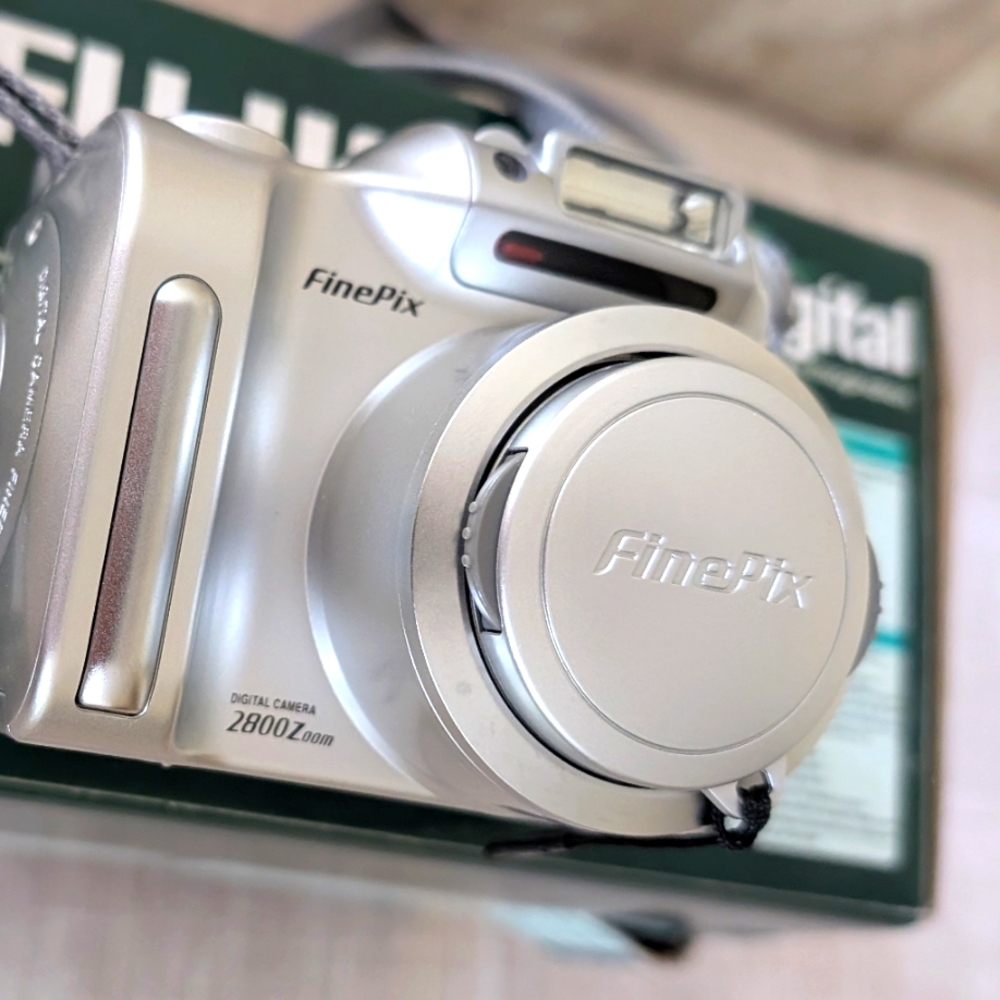 FUJIFILM FINEPIX 2800 MEGAPIXEL 6x OPTICAL ZOOM VIDEO & AUDIO DIGITAL CA… - Picture 5 of 14